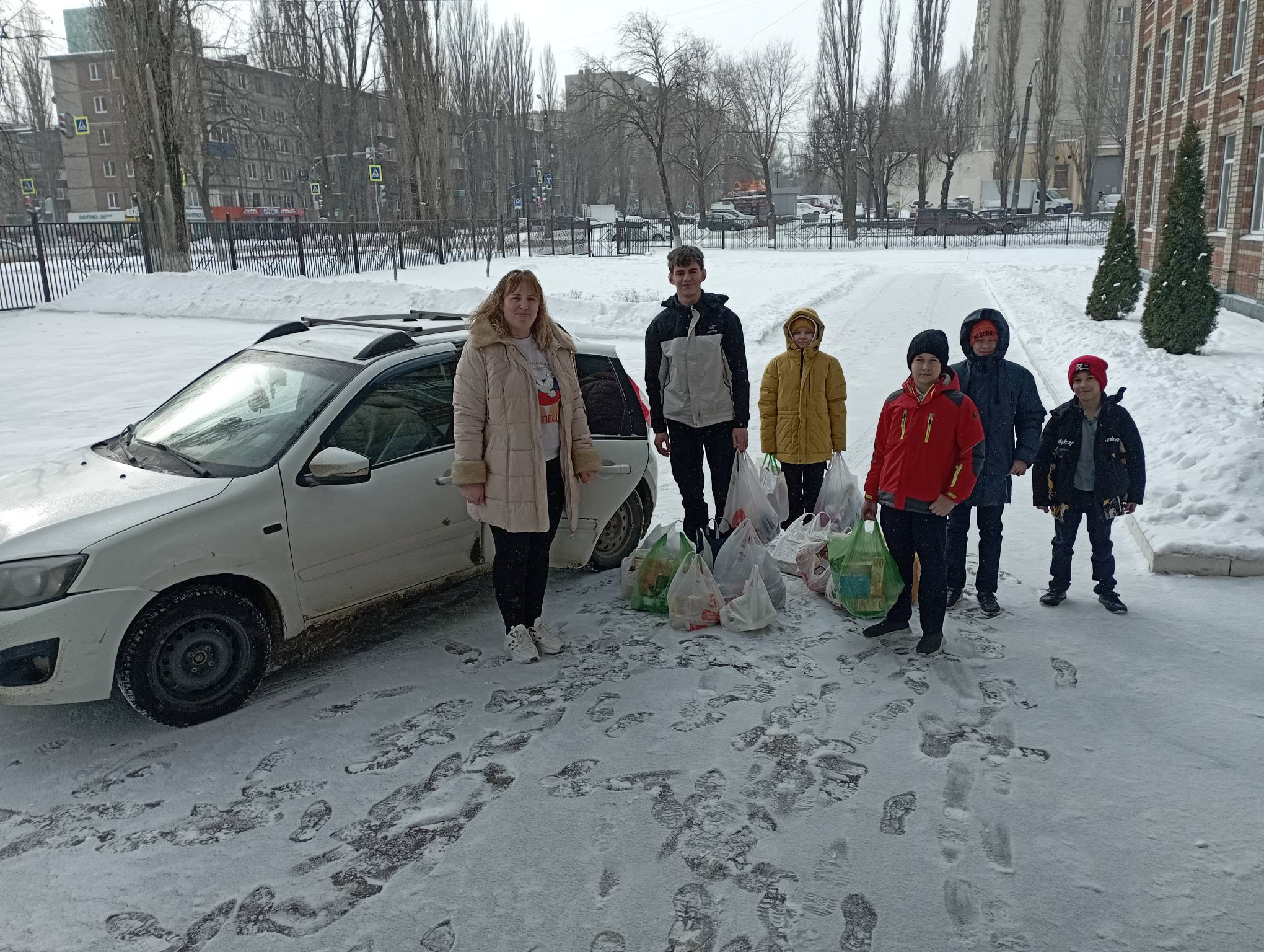 Школьная акция «Посылка российскому солдату», посвященная Дню защитника Отечества.